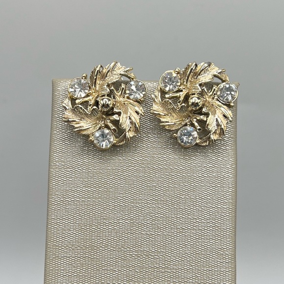 Vintage Lisner Gold Tone & Diamond Look Rhinestone Floral Clip Back Earrings - Picture 1 of 4